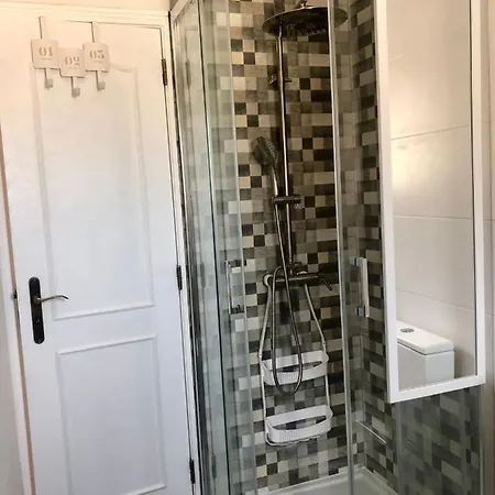 Ferienhaus City Break-Quiet House With Private Patio *