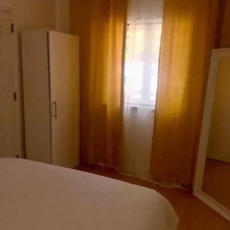 City Break-Quiet House With Private Patio *