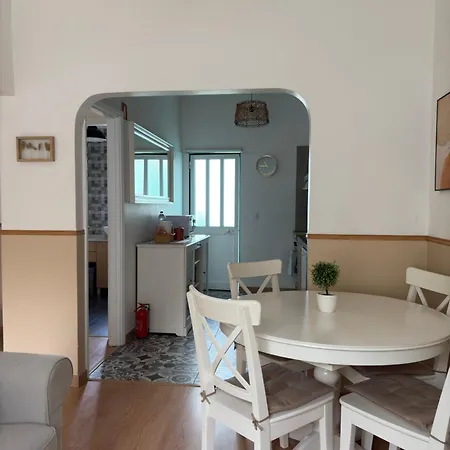 Break-quiet House With Private Patio * Torres Vedras