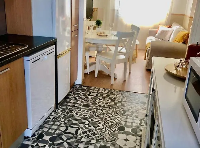 Break-quiet House With Private Patio بيت للعطل *