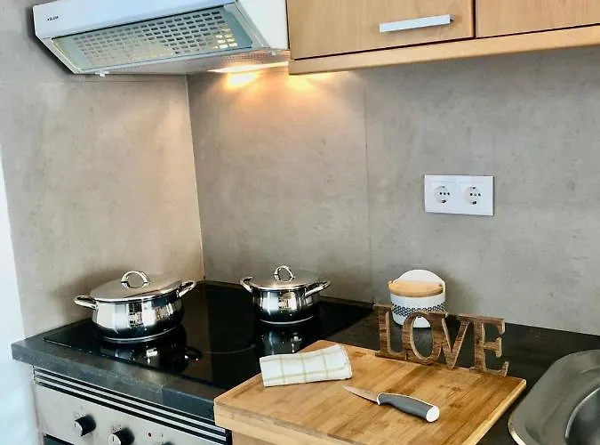 Break-quiet House With Private Patio بيت للعطل *