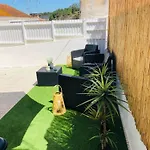 Vakantiehuis Break-quiet House With Private Patio