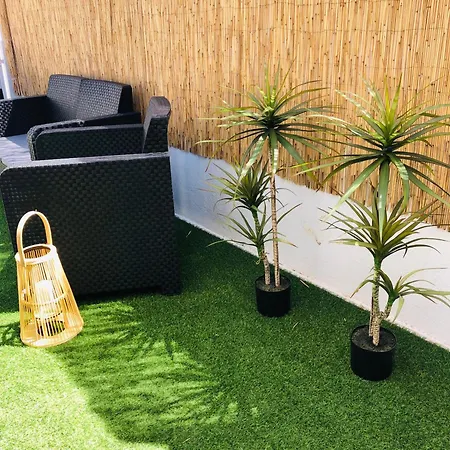 Hébergement de vacances City Break-Quiet House With Private Patio *